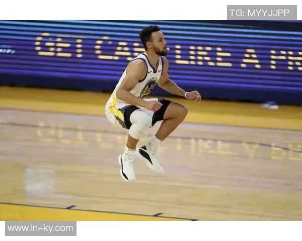 萨城对决库里拉文三分雨下19分4板2助1断展现全能表现